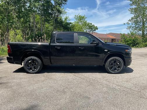 Diamond Black Crystal Pearlcoat 2026 RAM 1500 Lone Star