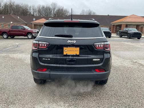 Diamond Black Crystal Pearlcoat 2023 Jeep Compass Latitude Lux