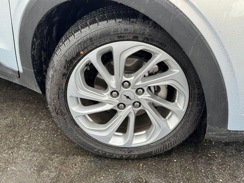 Silver 2023 Chevrolet Bolt EUV LT