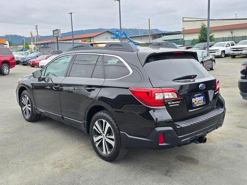 Crystal Black Silica 2019 Subaru Outback 2.5i Limited
