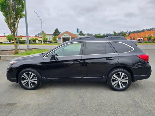 Crystal Black Silica 2019 Subaru Outback 2.5i Limited