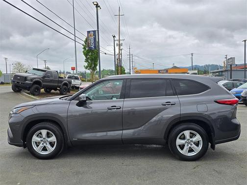 2022 Toyota Highlander Hybrid LE
