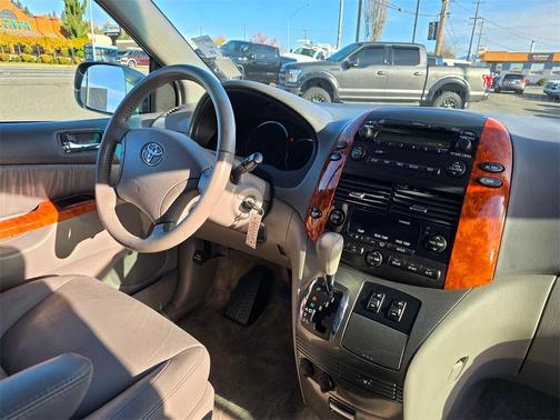 2008 Toyota Sienna XLE