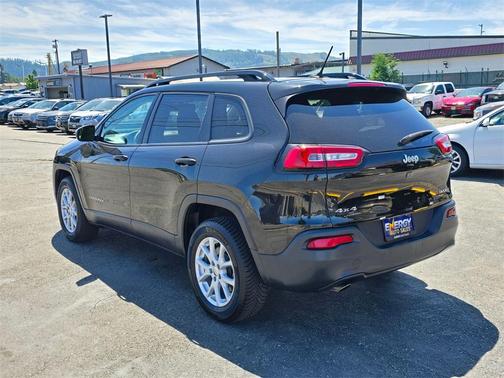 2016 Jeep Cherokee Sport