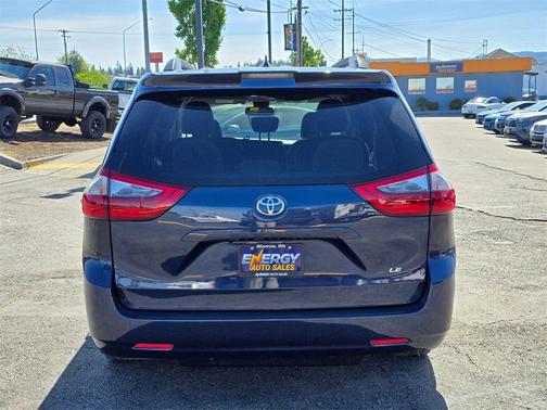 2020 Toyota Sienna LE