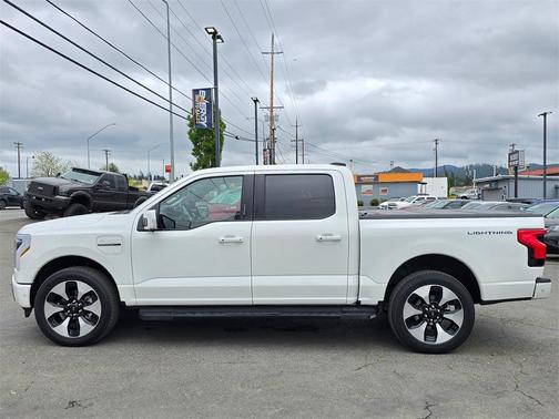 2022 Ford F-150 Lightning Platinum