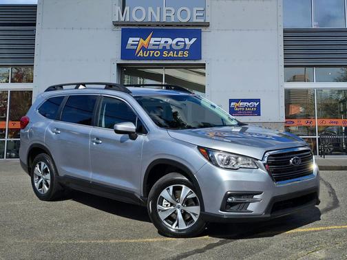 Ice Silver Metallic 2022 Subaru Ascent Premium 8-Passenger