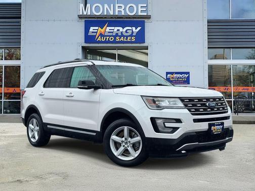 White Platinum Clearcoat Metallic 2016 Ford Explorer XLT