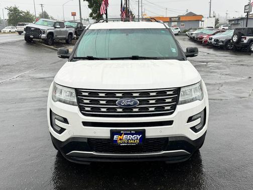 White Platinum Clearcoat Metallic 2016 Ford Explorer XLT