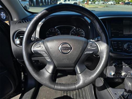 2018 Nissan Pathfinder SL