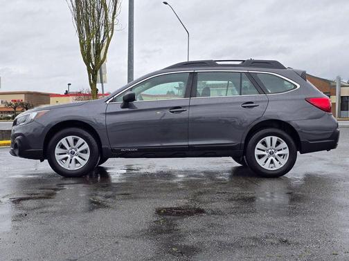 Magnetite Gray Metallic 2018 Subaru Outback 2.5i