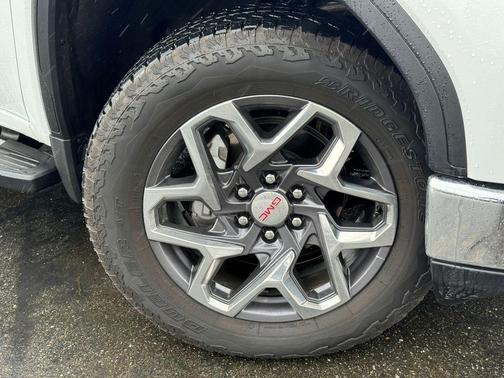 Summit White 2025 GMC Sierra 1500 SLT