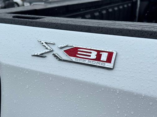 Summit White 2025 GMC Sierra 1500 SLT