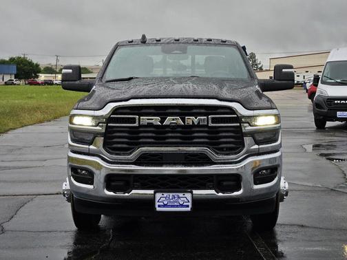 Diamond Black Crystal Pearlcoat 2026 RAM 3500 Tradesman Crew Cab 4x4 8' Box