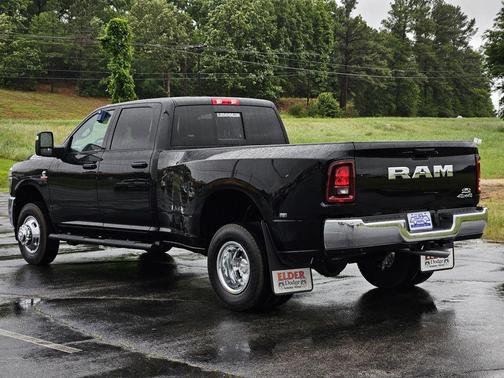 Diamond Black Crystal Pearlcoat 2026 RAM 3500 Tradesman Crew Cab 4x4 8' Box