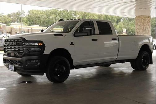2025 RAM 3500 Tradesman Crew Cab 4x4 8' Box