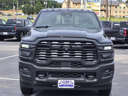 Diamond Black Crystal Pearlcoat 2026 RAM 2500 Tradesman Crew Cab 4x4 6'4' Box
