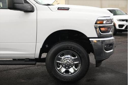 2025 RAM 2500 Tradesman Crew Cab 4x4 6'4' Box
