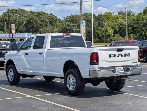 2025 RAM 2500 Tradesman Crew Cab 4x4 8' Box