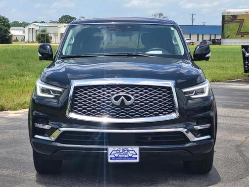 2023 INFINITI QX80 Luxe