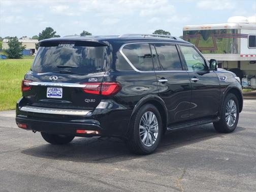 2023 INFINITI QX80 Luxe