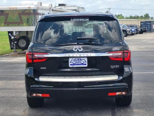 2023 INFINITI QX80 Luxe