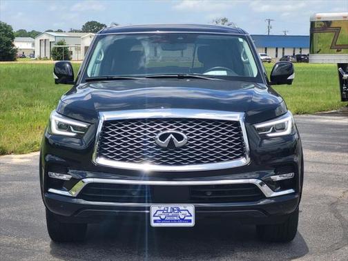 2023 INFINITI QX80 Luxe