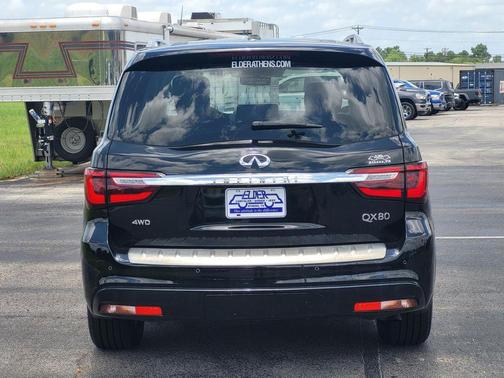 2023 INFINITI QX80 Luxe