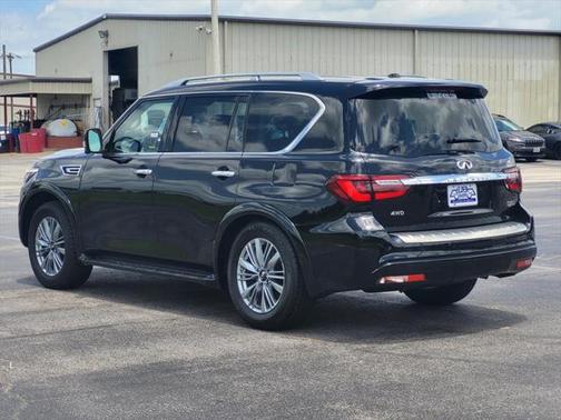 2023 INFINITI QX80 Luxe
