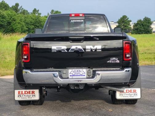 2025 RAM 3500 Tradesman Crew Cab 4x4 8' Box