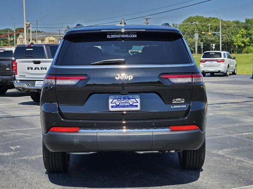 Diamond Black Crystal Pearlcoat 2026 Jeep Grand Cherokee L Laredo