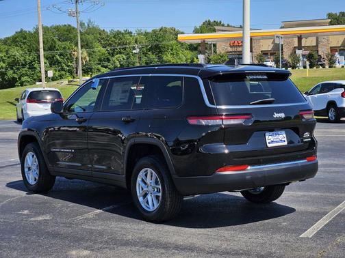 Diamond Black Crystal Pearlcoat 2026 Jeep Grand Cherokee L Laredo