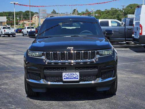 Diamond Black Crystal Pearlcoat 2026 Jeep Grand Cherokee L Laredo