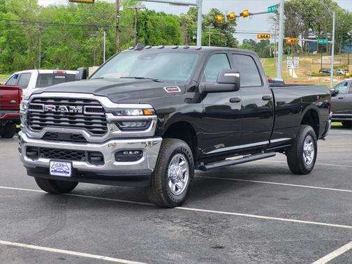 2025 RAM 2500 Tradesman Crew Cab 4x4 8' Box