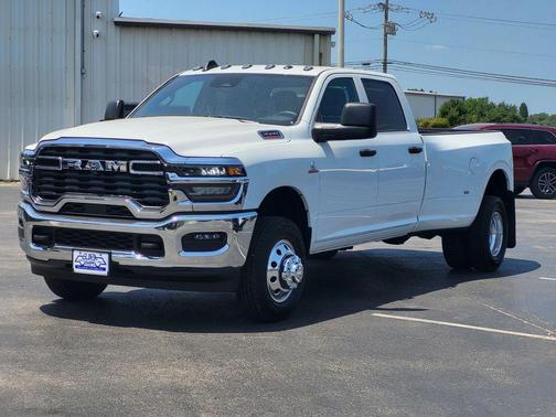 2025 RAM 3500 Tradesman Crew Cab 4x4 8' Box