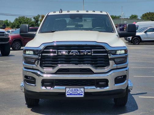 2025 RAM 3500 Tradesman Crew Cab 4x4 8' Box