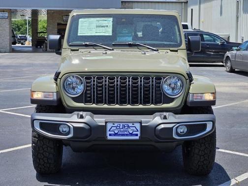 2025 Jeep Gladiator Sport