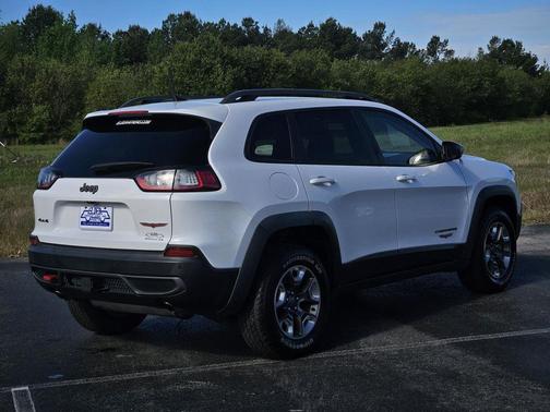 Bright White Clearcoat 2019 Jeep Cherokee Trailhawk