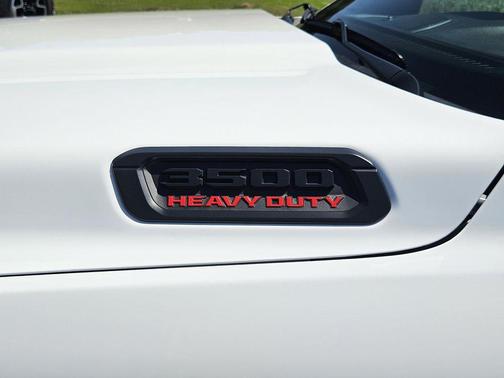 Bright White Clearcoat 2026 RAM 3500 Tradesman Crew Cab 4x4 8' Box