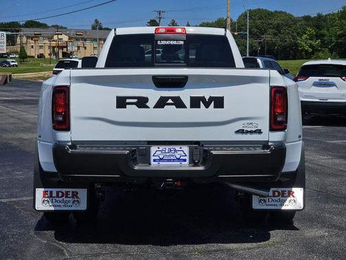 Bright White Clearcoat 2026 RAM 3500 Tradesman Crew Cab 4x4 8' Box