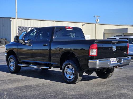 2024 RAM 2500 Tradesman Crew Cab 4x4 6'4' Box
