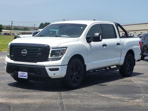 2023 Nissan Titan SV