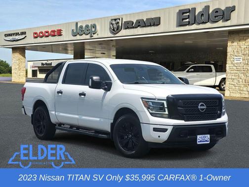2023 Nissan Titan SV