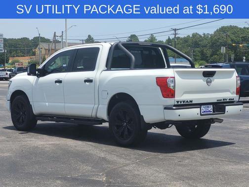 2023 Nissan Titan SV