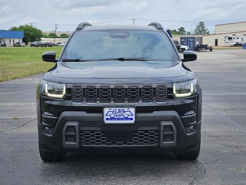 Diamond Black Crystal Pearlcoat 2026 Jeep Cherokee Laredo 4x4