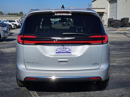 2026 Chrysler Pacifica L