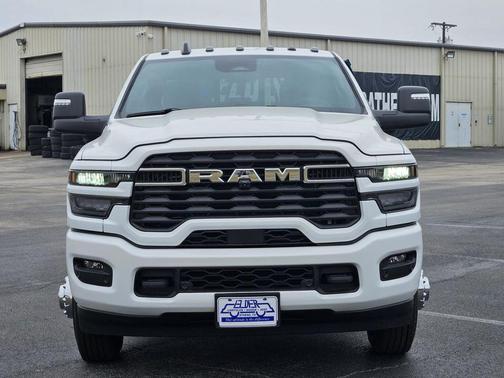 2026 RAM 3500 Lone Star Crew Cab 4x4 8' Box