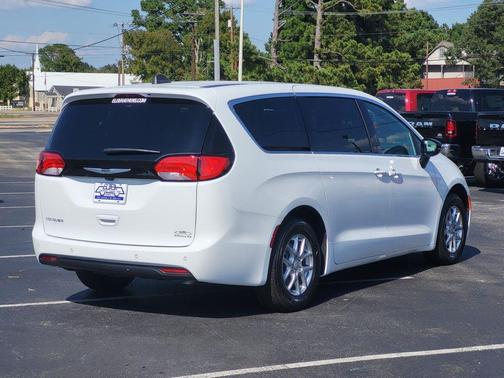 2026 Chrysler Voyager LX