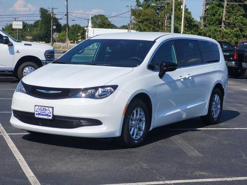 2026 Chrysler Voyager LX