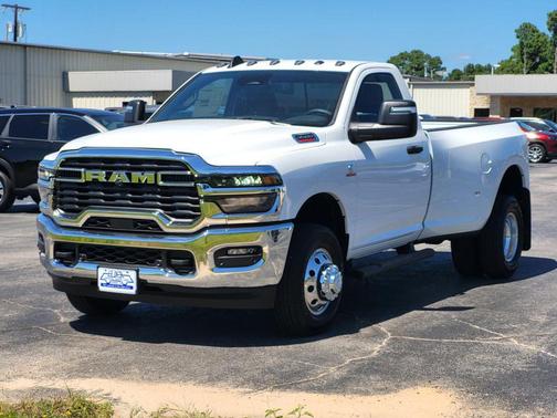 2025 RAM 3500 Tradesman Regular Cab 4x4 8' Box